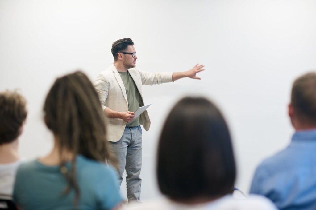 Mann Lehrer Vortrag Seminar Bei Vorträgen klar und deutlich sprechen So geht es