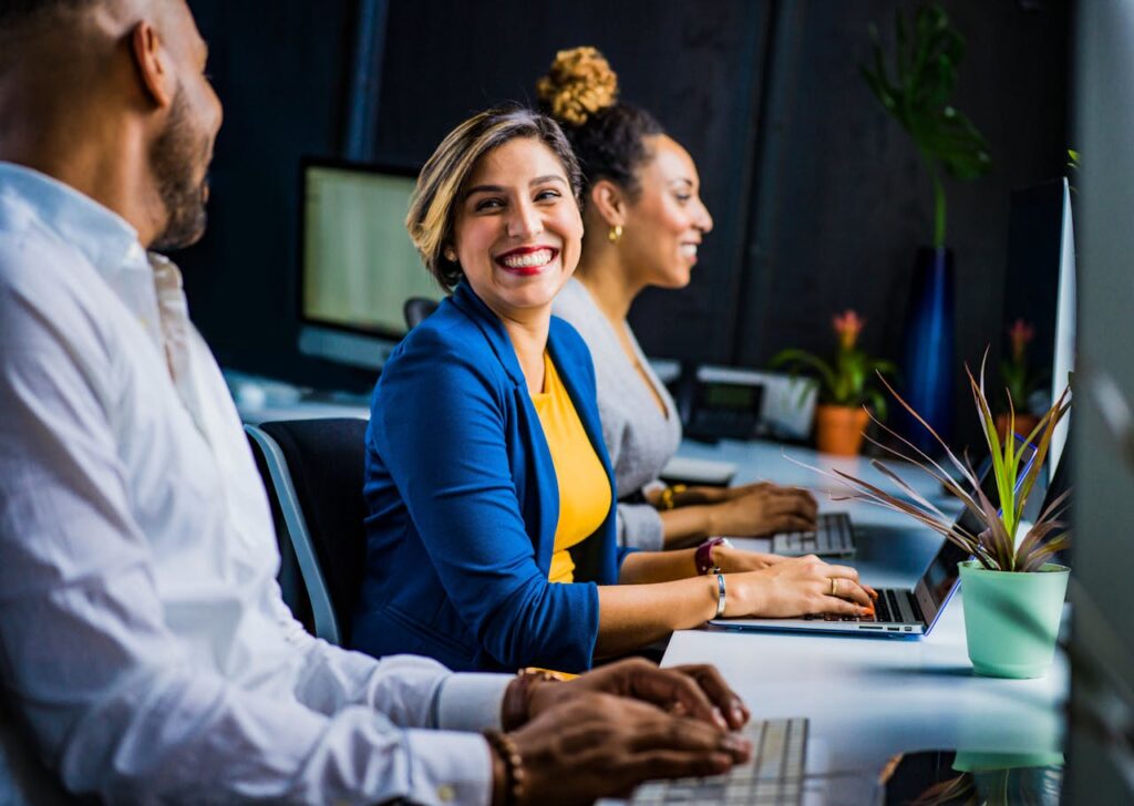 Arbeit Büro multikulturell Team diverse Kulturen Seminar Personalführung